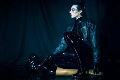 mistrix-sade-nyc-bdsm-mistress-dominatrix-latex-prodomme.jpg. 