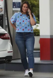 Jennifer Love Hewitt at a gas station-04 GotCeleb
