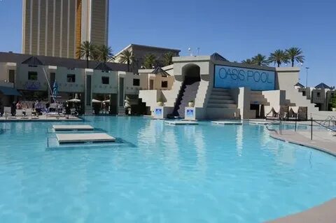 Main pool at Luxor hotel - this didn't open until lunchtime 