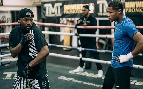 Floyd Mayweather shares his considerable boxing skills - Wor