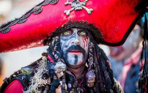 Pirate, male, makeup, green eyes 640x1136 iPhone 5/5S/5C/SE 