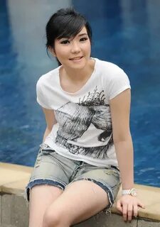 Gisel Indonesian Idol Photo Session at Swimming Pool Actress