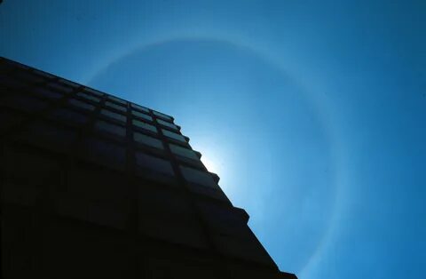 File:Cirrostratues showing an extremely large halo.jpg - Wik