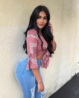 M A R I A 👄 (@maria_perezxox) Women, Fashion, Latina women