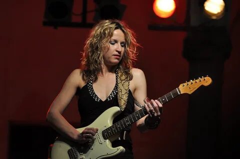 File:Ana Popovic @ Piacenza Blues Festival day 4 32.jpg - Wi