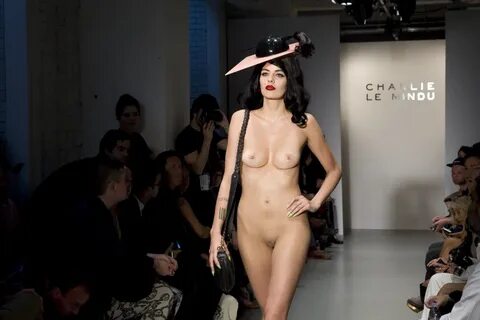 Naked on The Runway (58 pictures) - Shooshtime