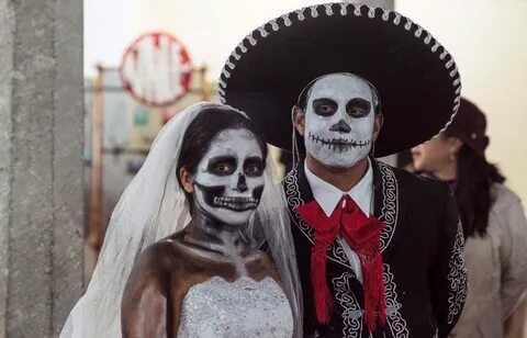 День Мертвых в Мексике и Хэллоуин в США.