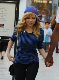 Jennette McCurdy Photos: Barnes and Noble -04 GotCeleb