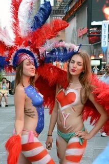 Women In Times Square In NYC Wearing Only Body Paint. Phot. 