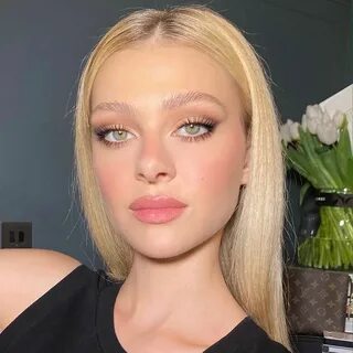 Instagram Girl with green eyes, Beautiful makeup, Makeup loo