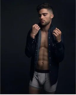 SEXY : Max Ehrich sur Instagram - Fringues de séries