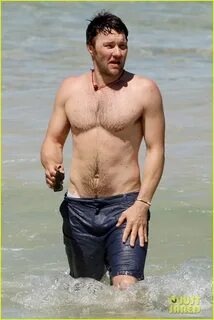 Joel Edgerton: Shirtless Dip at Bondi tabing-dagat - Actors 