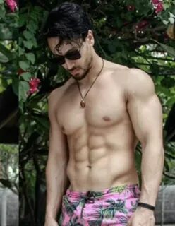 Tiger Shroff flaunts his washboard abs & 'cute shorts' in ne