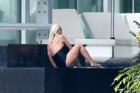 Christina Aguilera - Wears a black swimsuit in Miami GotCele