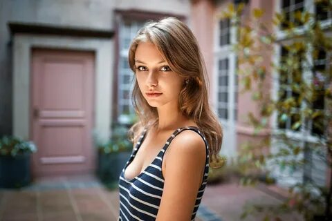 Download Wallpaper model girl tank-top beauty leah cuvillier