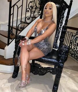 Hennessy Carolina New Trending Outfits On 10th January 2022