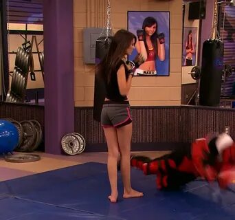 Pop Minute - Victoria Justice Fight iCarly Photos - Photo 6