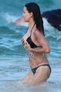 Courteney Cox и Josh Hopkins на пляже " Дуделка - Интересные