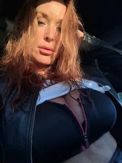 Rachel Steele on Twitter: "Red light tease. #milf #cougar #H