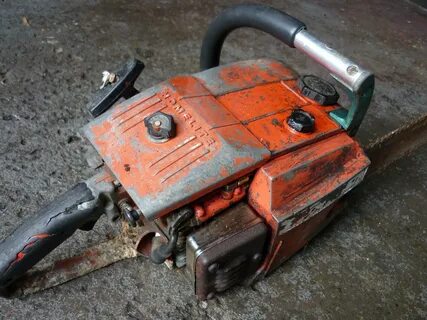 VINTAGE CHAINSAW COLLECTION: HOMELITE XL 902AM.