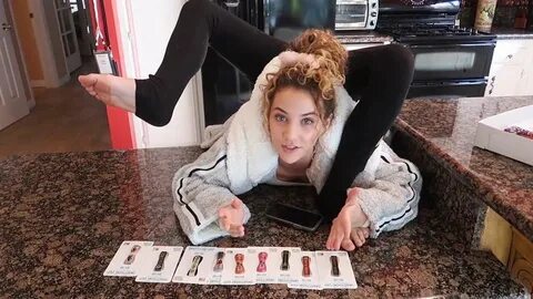 Sofie Dossi Feet (97 photos) - celebrity-feet.com