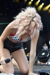 Pixie Lott Sexy On Stage In Brighton - Hot Celebs Home
