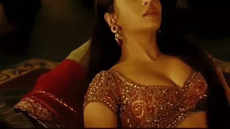 Aishwarya rai Zoom navel and cleavage show on Make a GIF