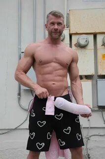 Teasing With Sexy Muscle Daddy Terry Miller - Gay Body Blog 