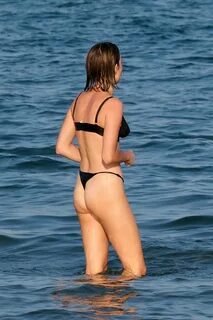 Maya Hawke Strips Off as She Sunbathes at the Beach in Venic