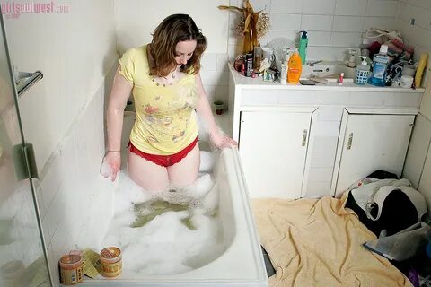 Paula Big Boobs Bubble Bath Girls Out West - Celebs News