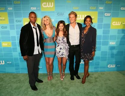 aly-michalka-at-the-cw-upfront-presentation-in-nyc-adds-16 G