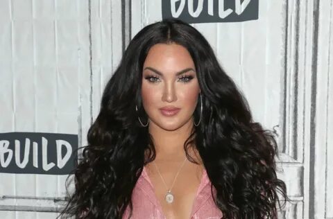 Natalie Halcro, Natalie Halcro Flaunts Post Baby Curves In S