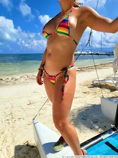 MalibuStrings.com Bikini Competition Bikini Boat Swingers - 