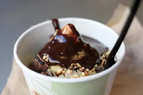 fro-zen-yo Hot Fudge Sundae Peanut butter yogurt with nuts. 