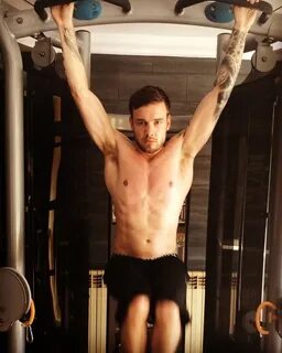 Liam Payne Shows Off Body in Shirtless Workout Video Liam Pa