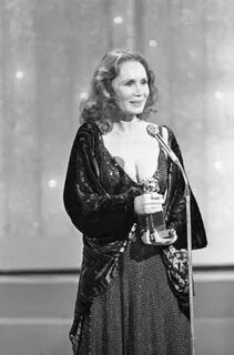 20 Beautiful Vintage Photos of Katherine Helmond From Betwee