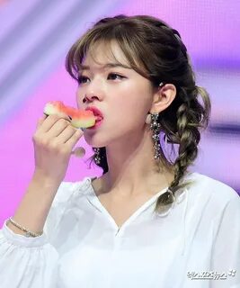 Yoo Jeongyeon √ Wattpad, Nonfiksi, Segalanya