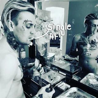 A Naked Aaron Carter Proudly Announces He's Single Following