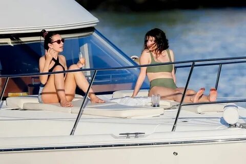 Selena Gomez in a Bikini - Hawaii 01/02/2020 * CelebMafia