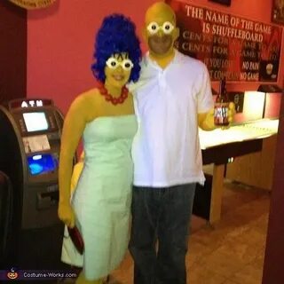 Marge and Homer Simpson - Halloween Costume Contest at Costu