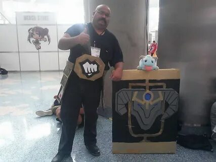 Braum Cosplay posted by John Simpson