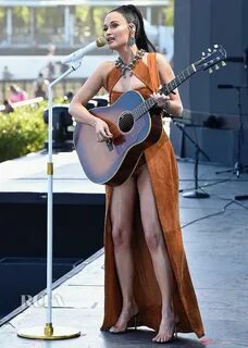 Kacey Musgraves Wears Suede To Perform In The Coachella Dese