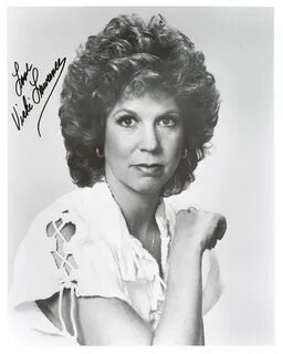 Vicki Lawrence - Autographed Signed Photograph HistoryForSal