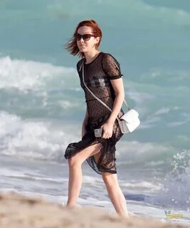 Spicy Hollywood Actress Jena Malone in Bikini in Miami