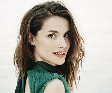 24+ Charlotte Riley Gif - Kaguya Gallery