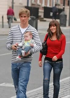 Fernando Torres with his wifte Olalla and their daughter Nor