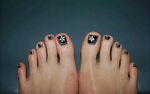 Black and White Flower Toe Nail Design Pedicure nail designs