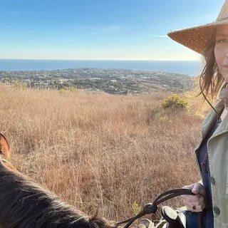 Beth Stelling (@bethstelling) * Foto dan video Instagram