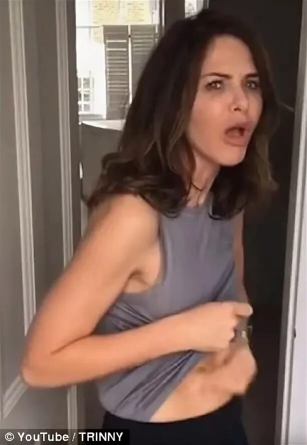 Trinny Woodall flashes her boobs and FAILS to notice Daily M