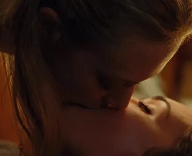 Megan Fox And Amanda Seyfried Jennifer S Body Lesbian Kiss P